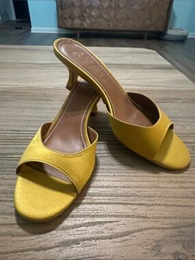 STAUD Yellow Leather Kitten Heel Mules Size 38 Open Toe Slide Sandals